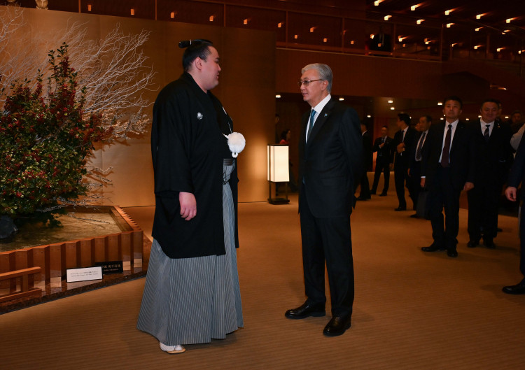 Қасым-Жомарт Тоқаев қазір кәсіби сумода өнер көрсетіп жүрген жалғыз қазақ балуаны Ерсін Балтағұлмен кездесті